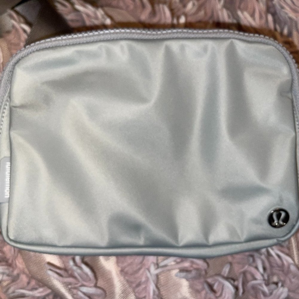 Lululemon Everywhere Belt Bag